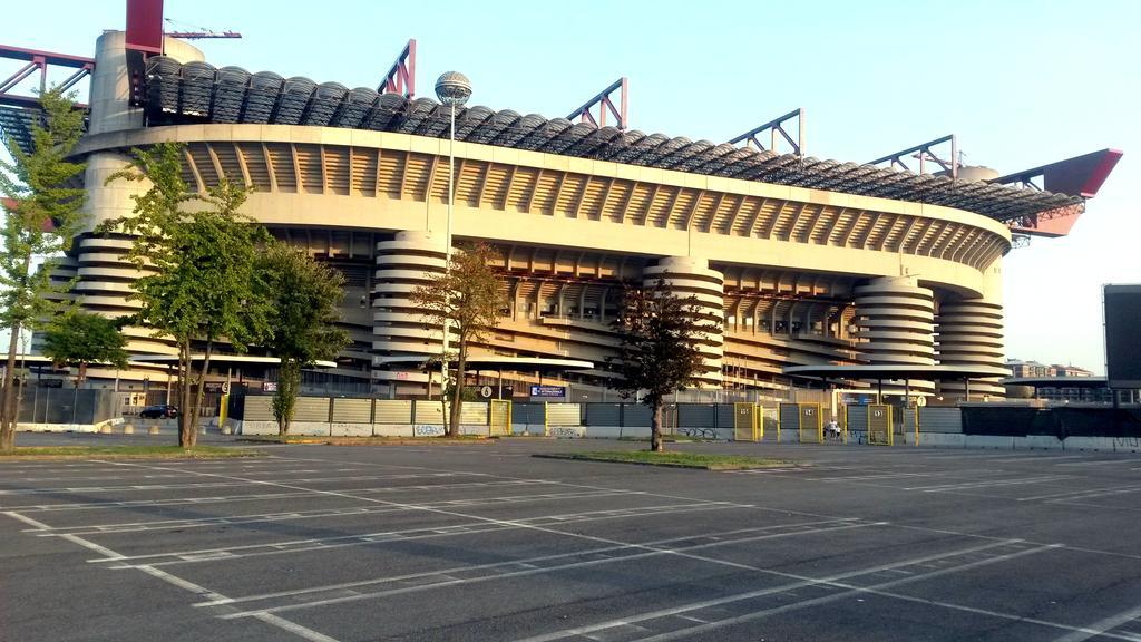 Bed & Breakfast A San Siro 75 ミラノ エクステリア 写真